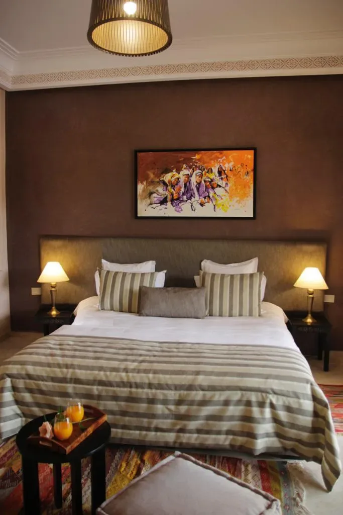 Chambre double au décor épuré avec petit-déjeuner, Quattrocento Palace, villa de luxe à Marrakech