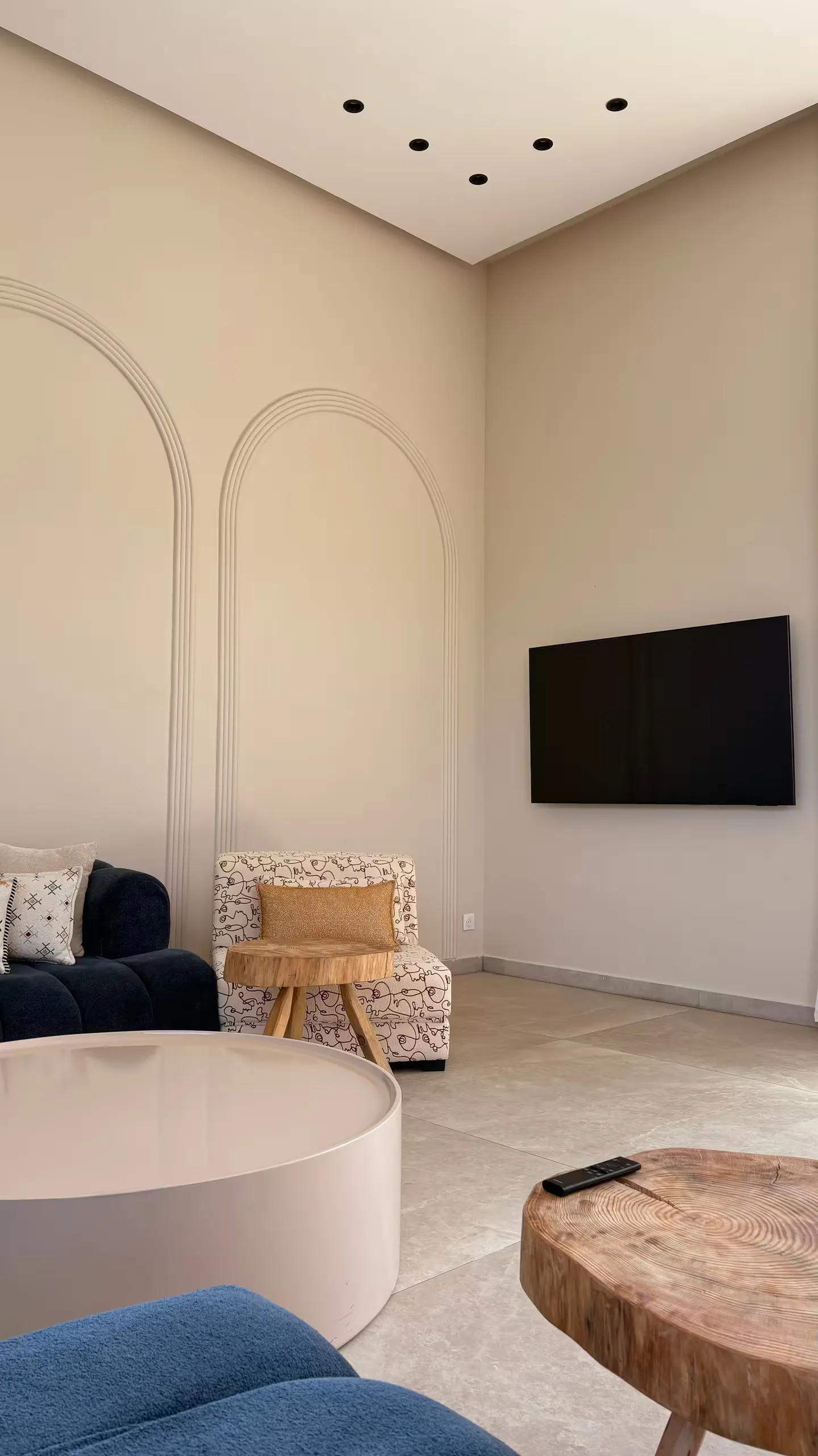 Villa Patchouli - Salon Télévision avec Décoration Contemporaine