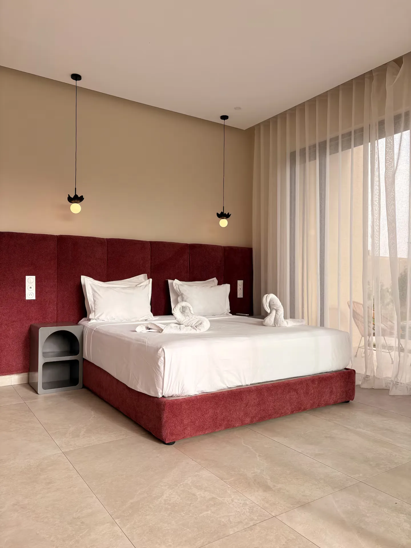Villa Santal - Suite Élégante avec Tête de Lit Bordeaux
